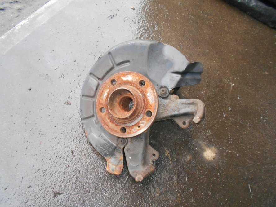 Поворотный кулак VW Polo