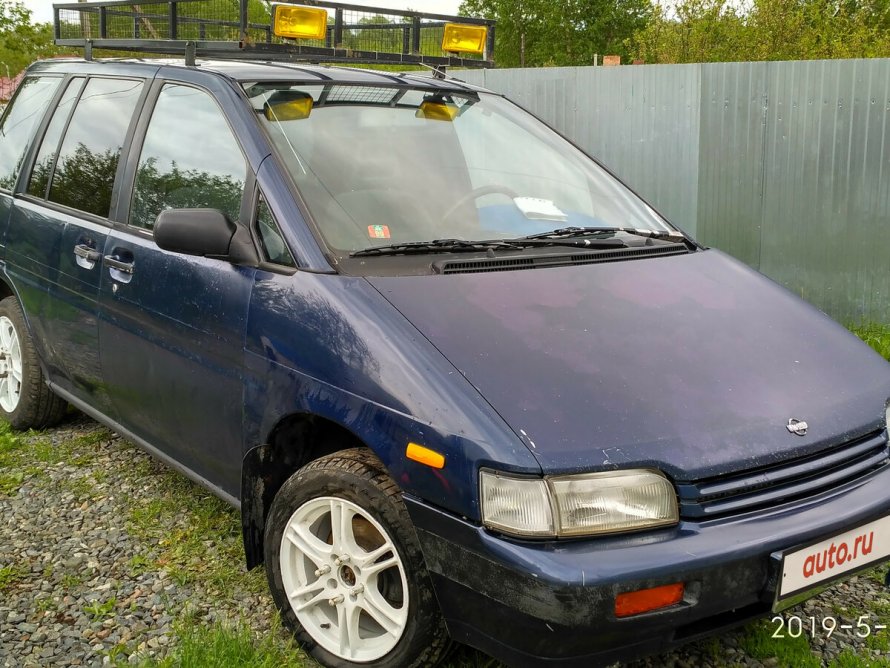 Nissan Prairie, 1992