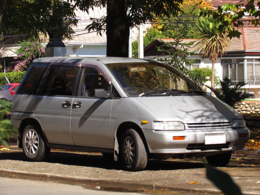 Nissan Prairie m11