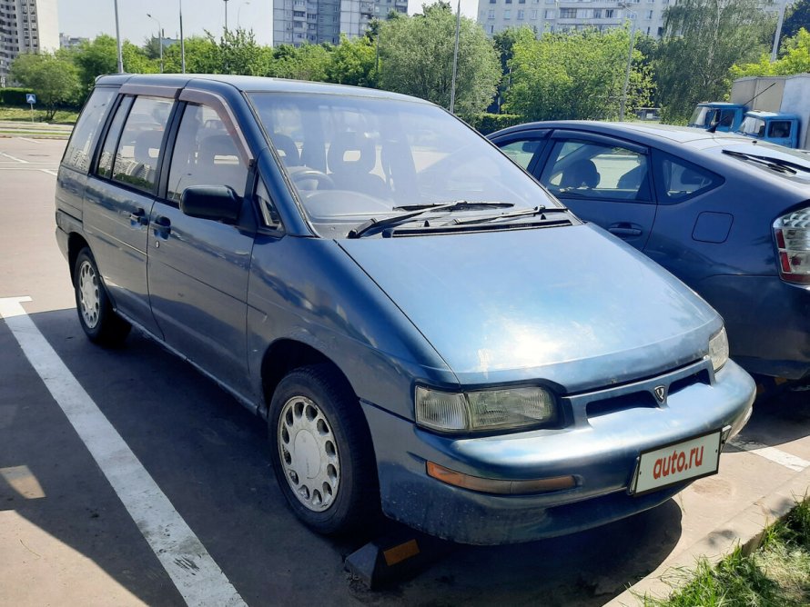 Nissan Prairie II (m11)