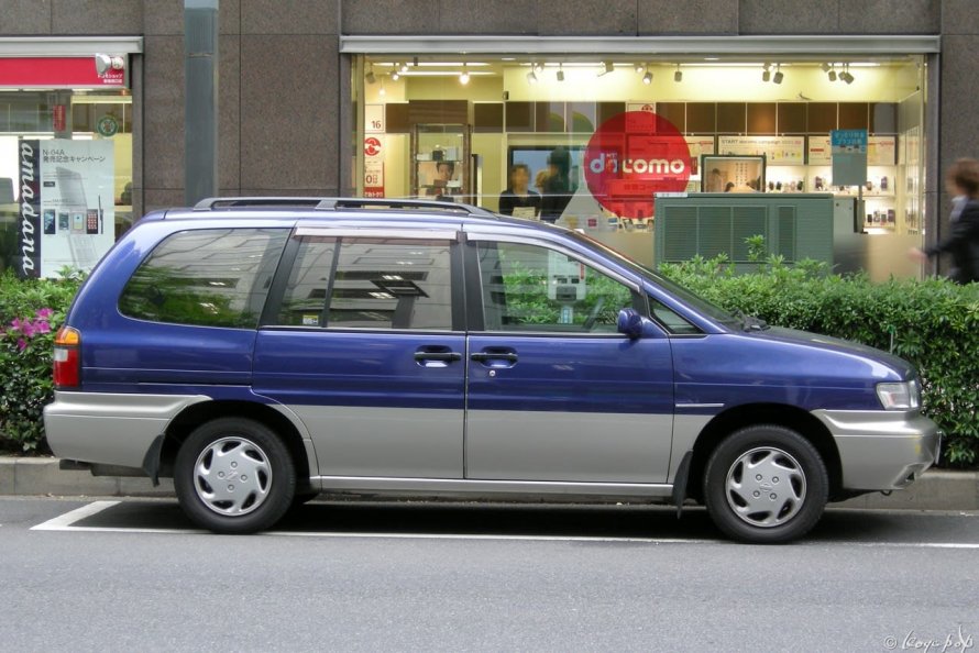 Nissan Prairie, 1995