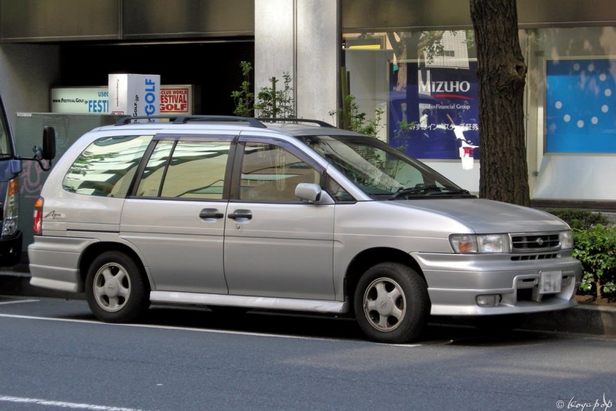 Nissan Prairie 2010