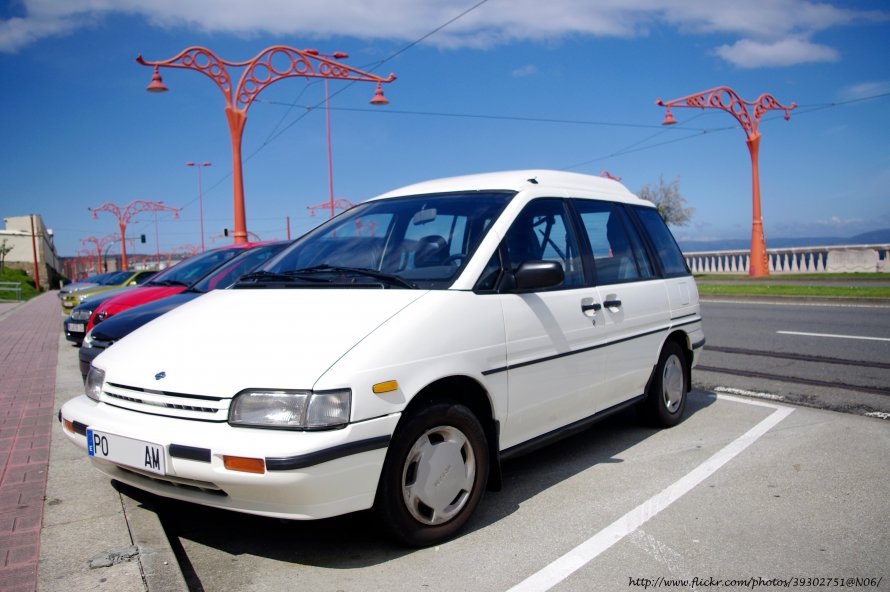 Nissan Prairie m11