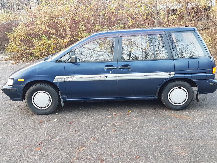 Nissan Prairie, 1992