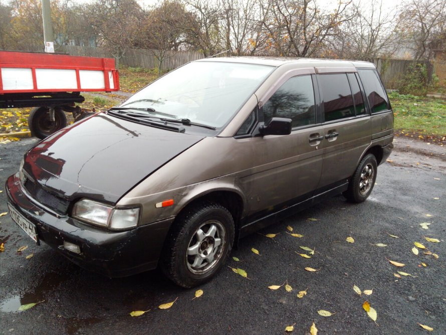 Nissan Prairie II (m11)