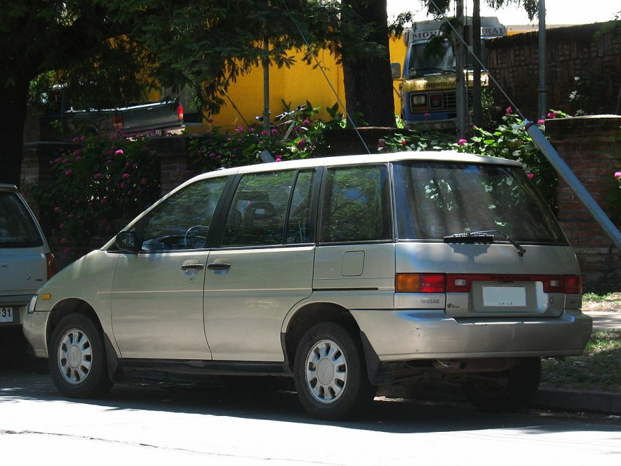 Nissan Prairie m11