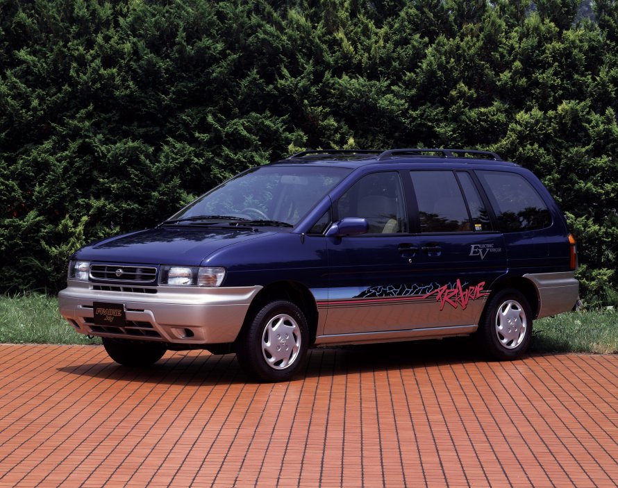 Nissan Prairie 2010