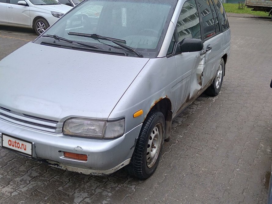 Nissan Prairie 1989