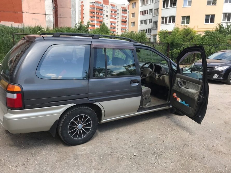 Nissan Prairie 1997