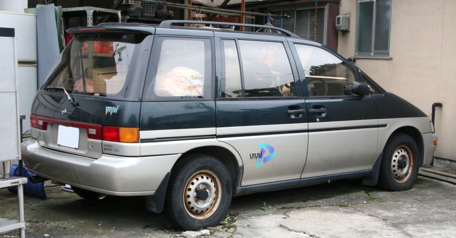 Nissan Prairie m11