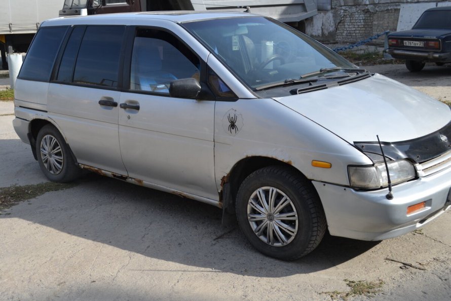Nissan Prairie 1991