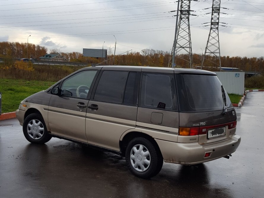 Nissan Prairie II