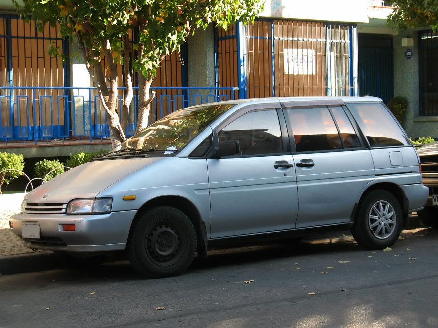 Nissan Prairie 1990