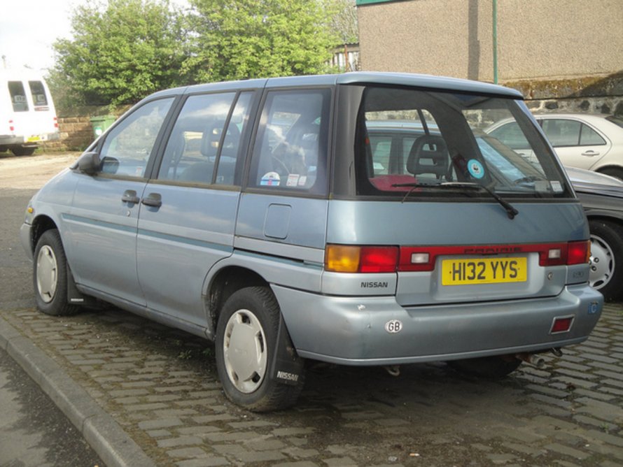 Nissan Prairie 1990