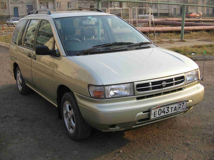 Nissan Prairie 2010