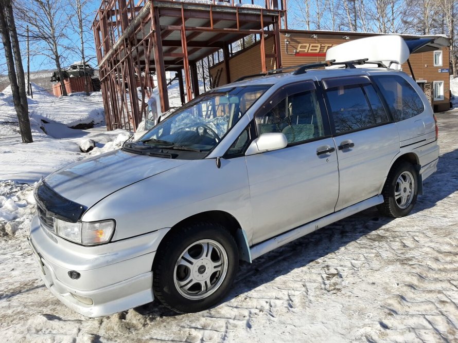 Nissan Prairie Joy 1997