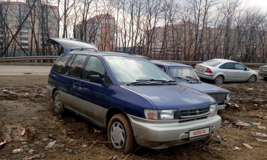 Nissan Prairie II (m11)