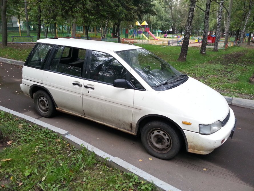 Nissan Prairie 2.0