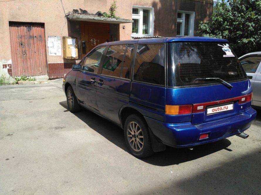 Nissan Prairie m11