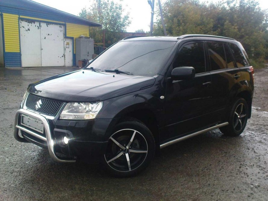 Suzuki Grand Vitara черные r18