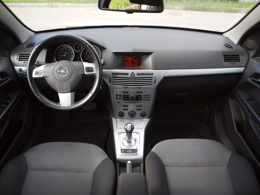 Салон Astra h 2008