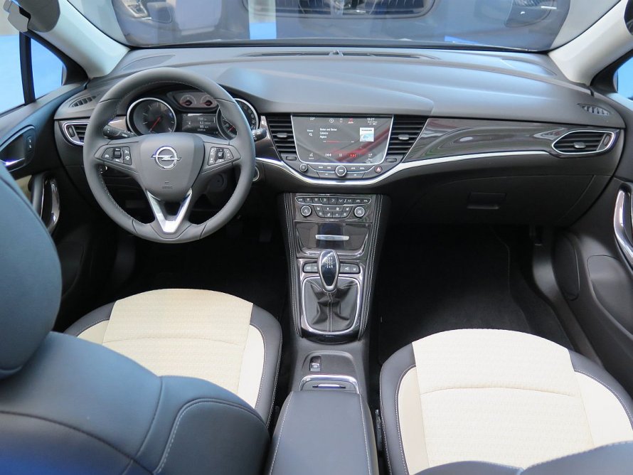 Opel Astra j Рестайлинг GTC салон