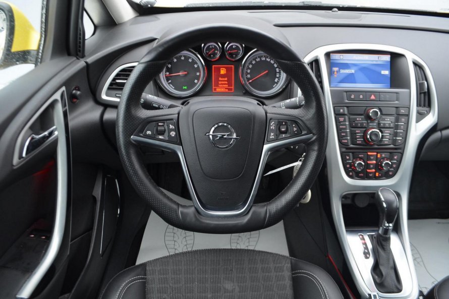 Opel Astra j 2011