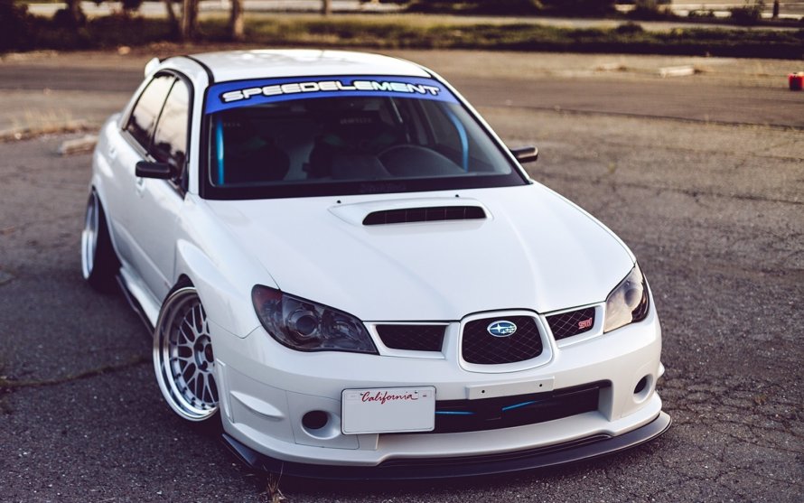 Субару Импреза WRX STI белая
