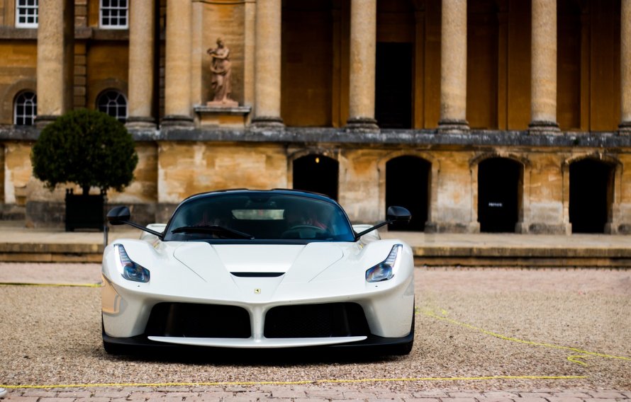 LAFERRARI белая