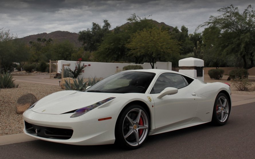 Феррари 458 белая