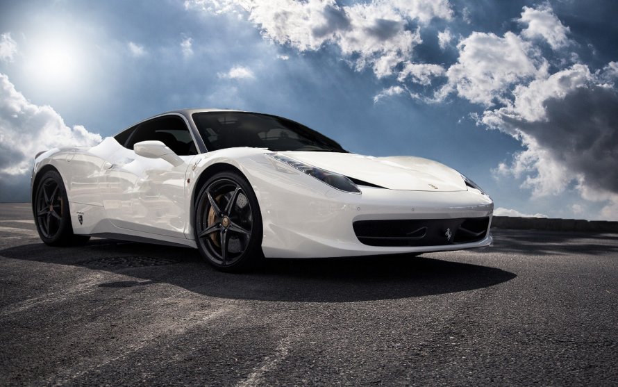 Ferrari 458 Italia белая
