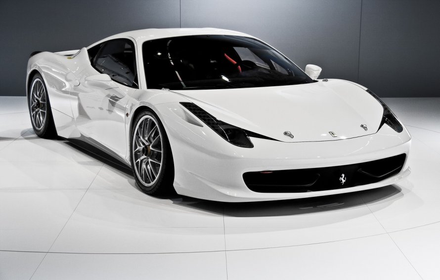 Ferrari 458 Italia белая