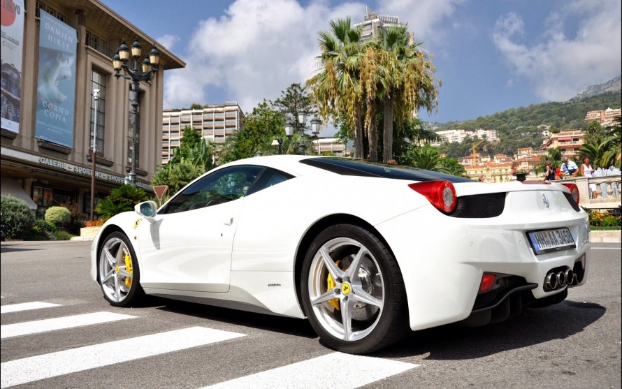 Ferrari 458 белая