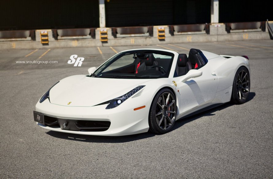 Ferrari 458 Spider белая