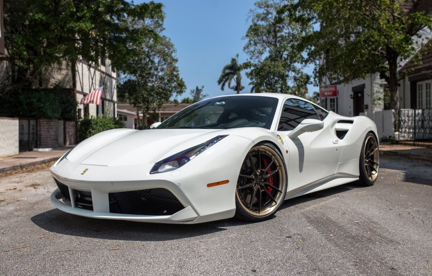 Феррари 488 GTB белая