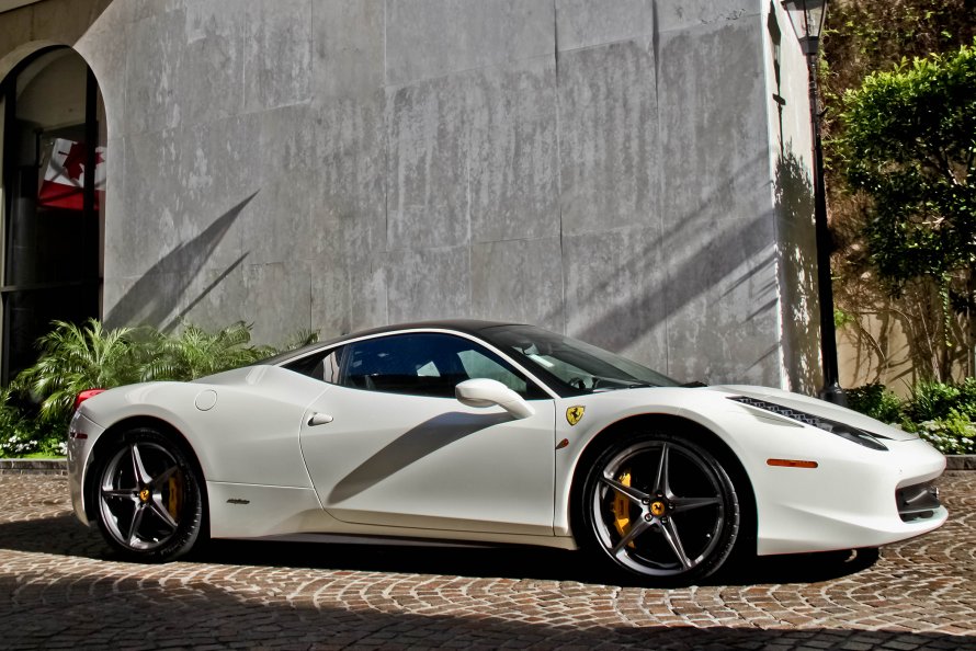 Феррари 458 белая