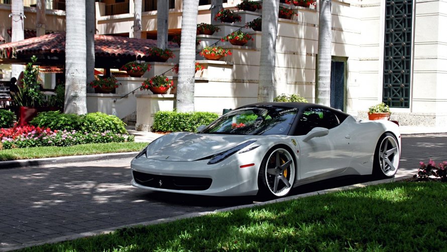 Ferrari 458 Italia белая