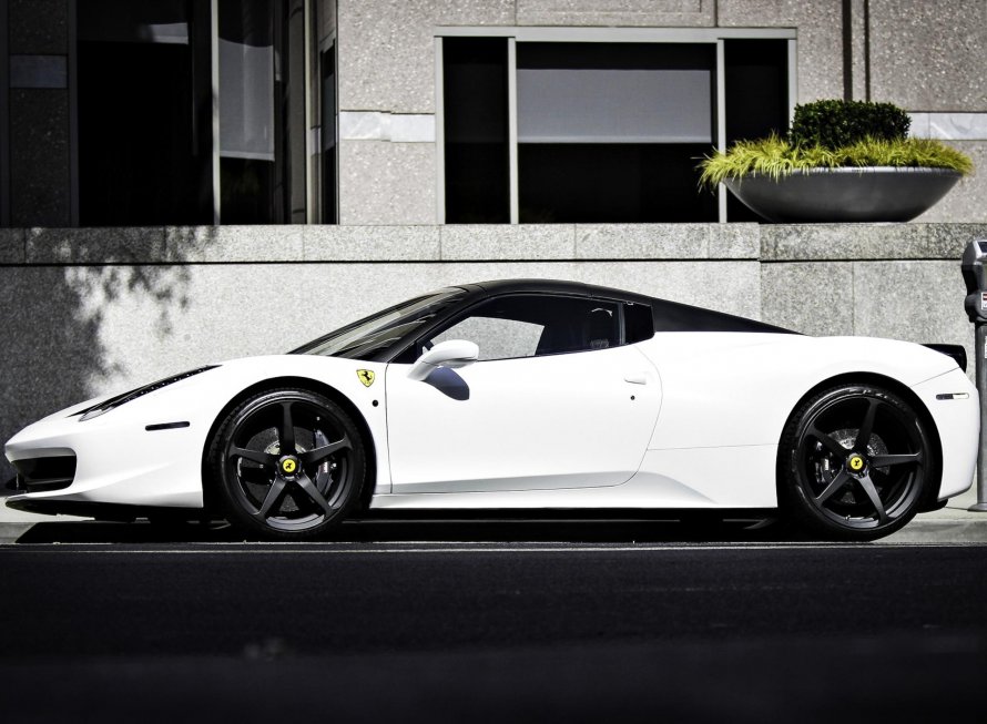 Ferrari 458 Italia белая