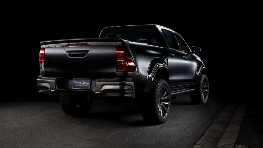 Toyota Hilux Black Bison
