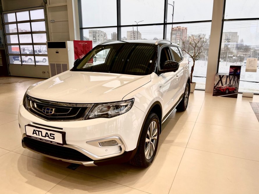 Geely Atlas красный