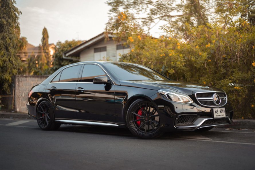 Мерседес Бенц e63 AMG черный