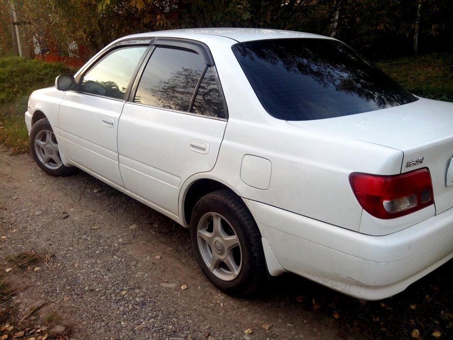 Toyota Carina at211