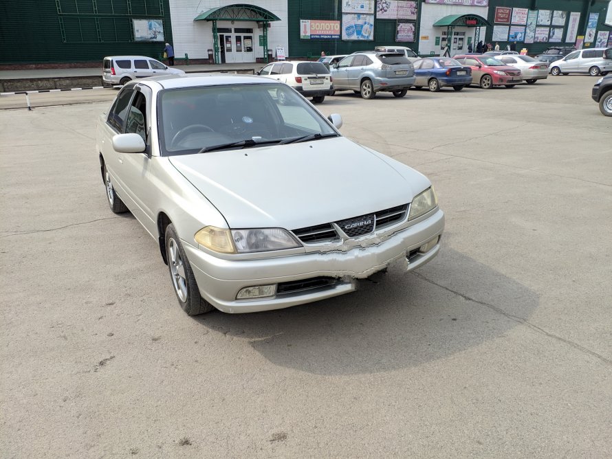 Toyota Carina 2001 белая на литье
