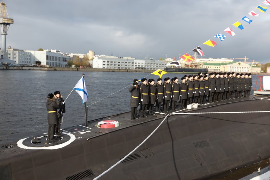 Показать снимки подводной лодки чёрная дыра