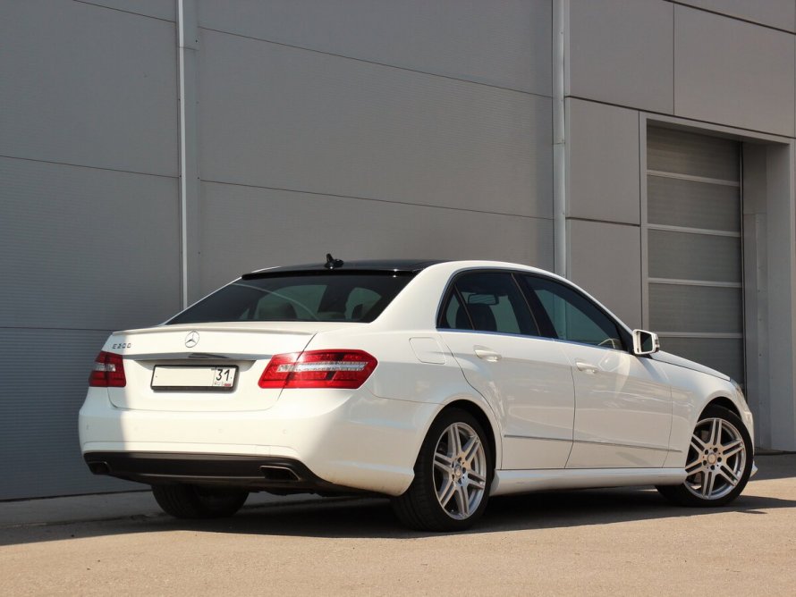 Mercedes e class w212 белый