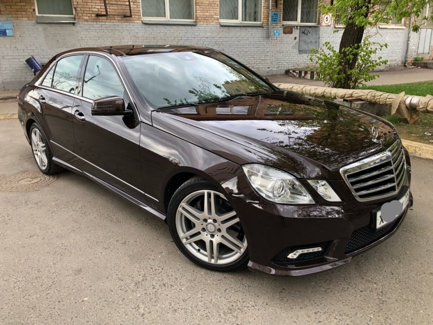 Мерседес Бенц е 212