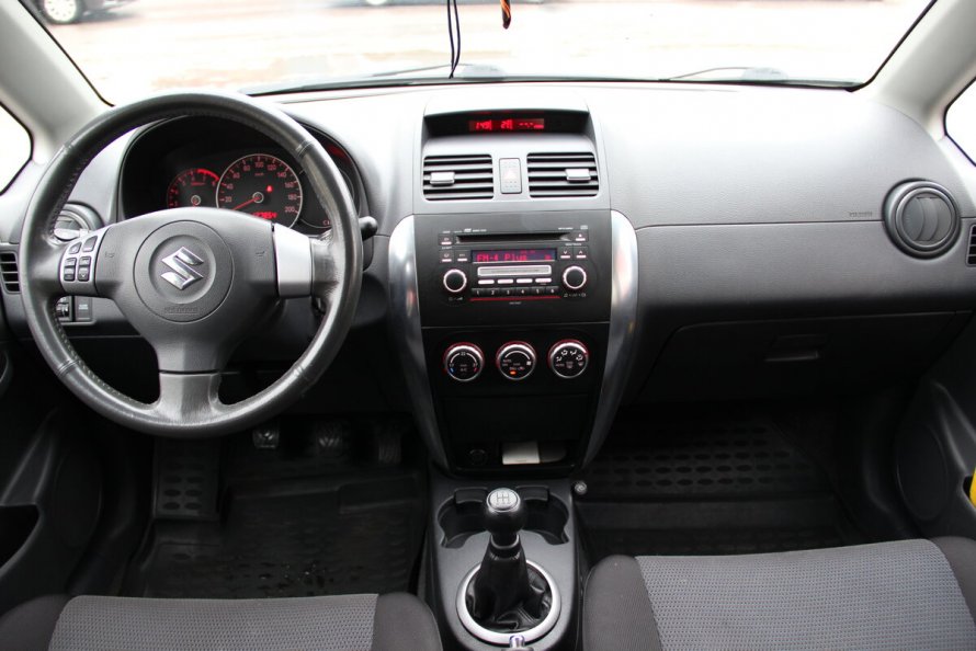 Suzuki sx4 седан салон
