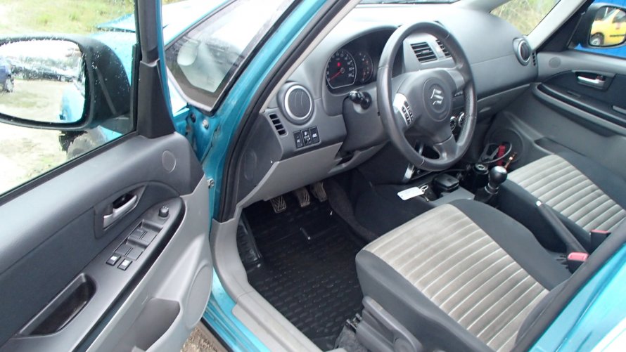Suzuki sx4 2009 салон