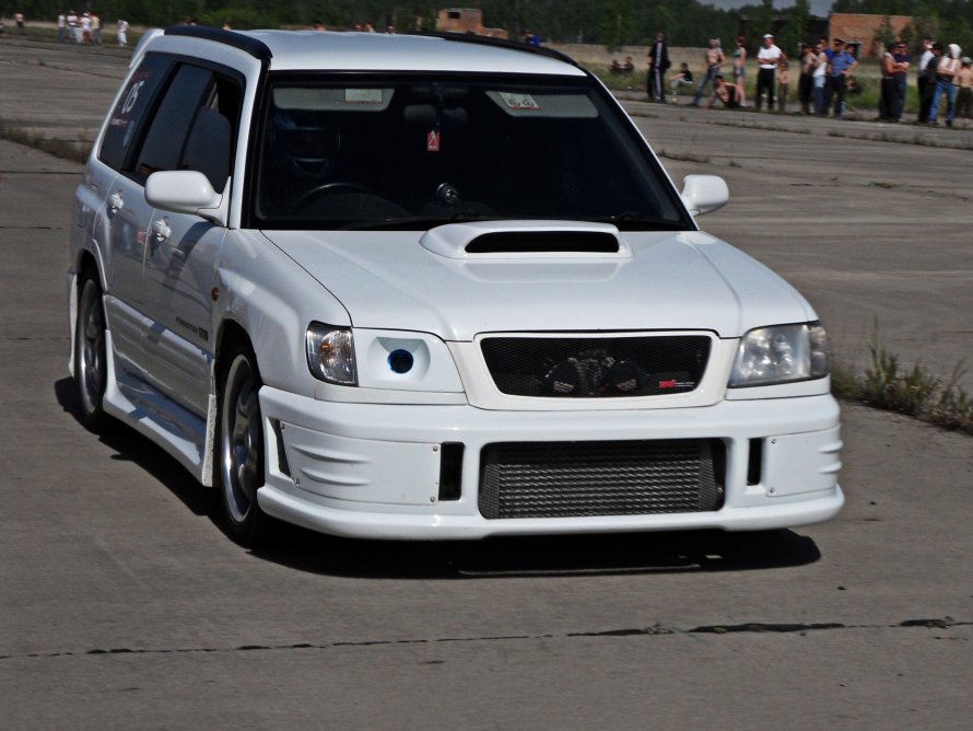 Subaru Forester sf5 белый