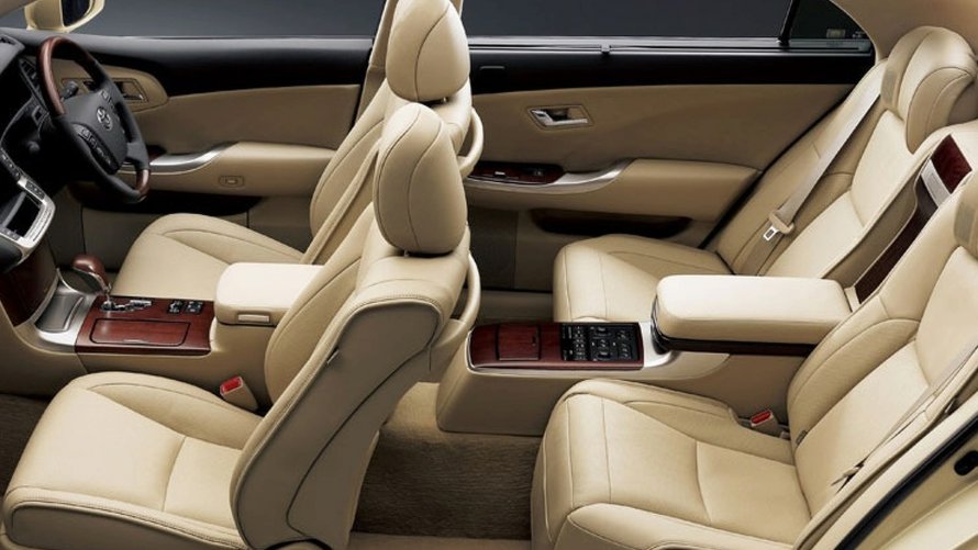 Toyota Crown Majesta 2009